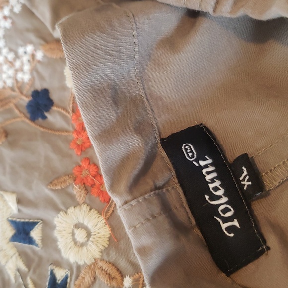 Tolani Short - Picture 5 of 6